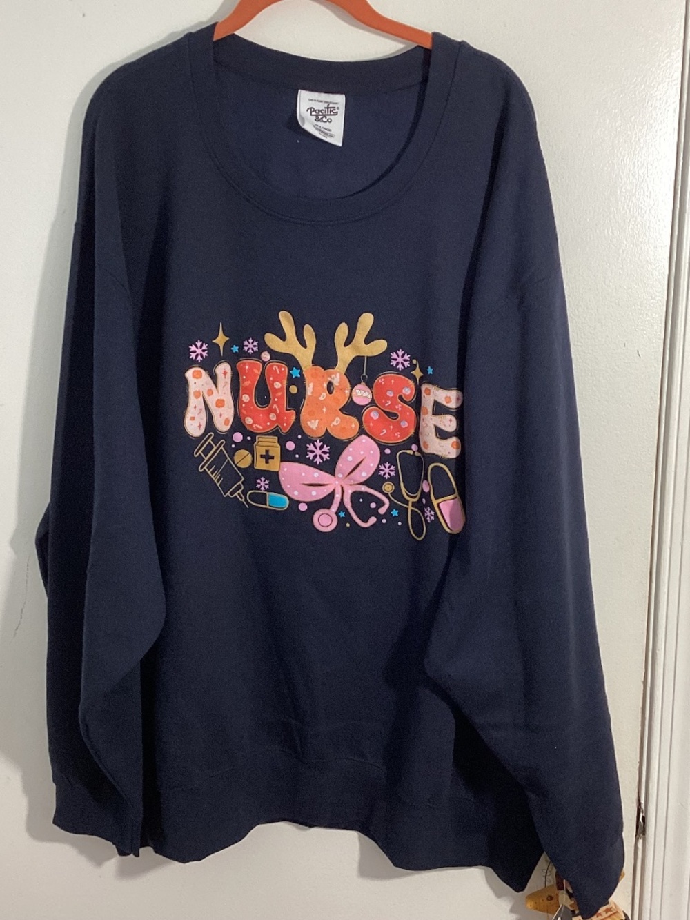 NWT PACIFIC & Co WOMAN 3XL NAVY CLASSIC SWEATSHIRT CHRISTMAS HOLIDAY NURSE PRINT